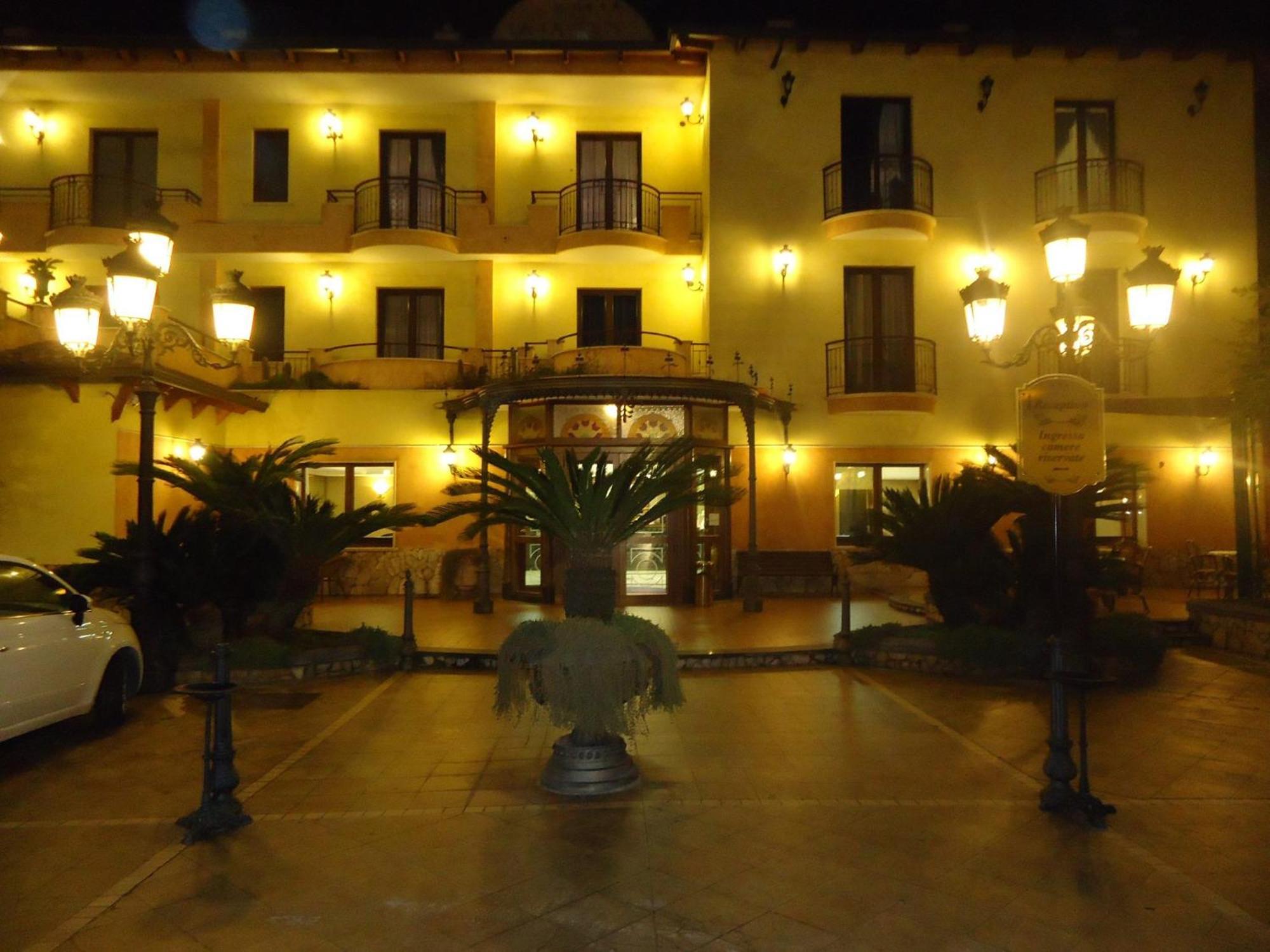 Hotel La Fayette Licola Bagian luar foto